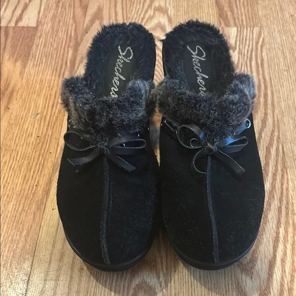 Skechers Black Cozy Mule Clogs with Faux Fur - Picture 1 of 3